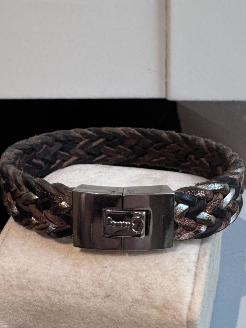 🤎✨ Fossil Tri-Colour Braided Leather Bracelet — Effortless Everyday Luxury ✨🤎